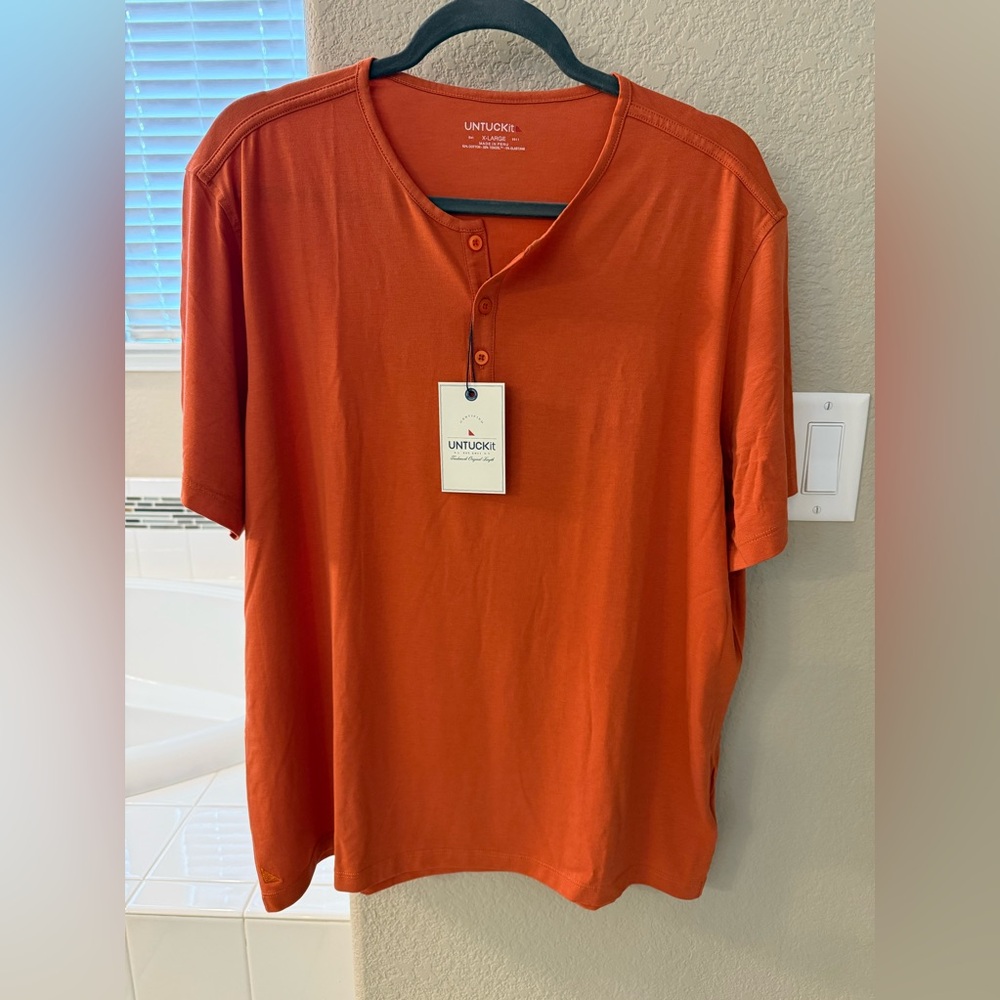 UNTUCKit Short Sleeve Henley